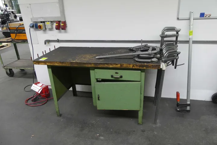 Werkbank mit Schraubzwingen Maße in cm ca. 155 x 75 x 85